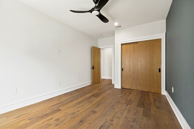 Building Photo - LUXURY TOWNHOME IN LONE STAR DISTRICT