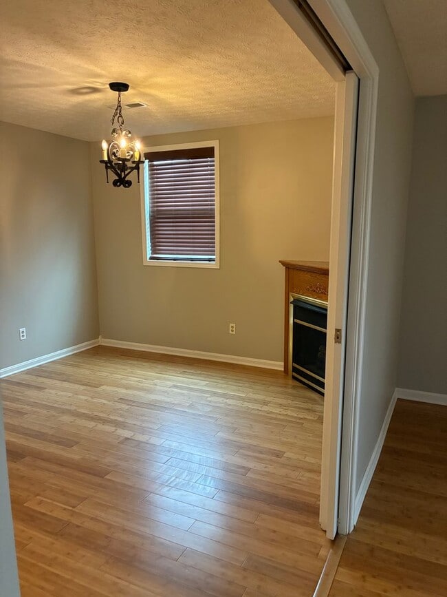 Building Photo - **NEW PRICE**   **New Paint**   **New Carpet**  Ready for YOU!!