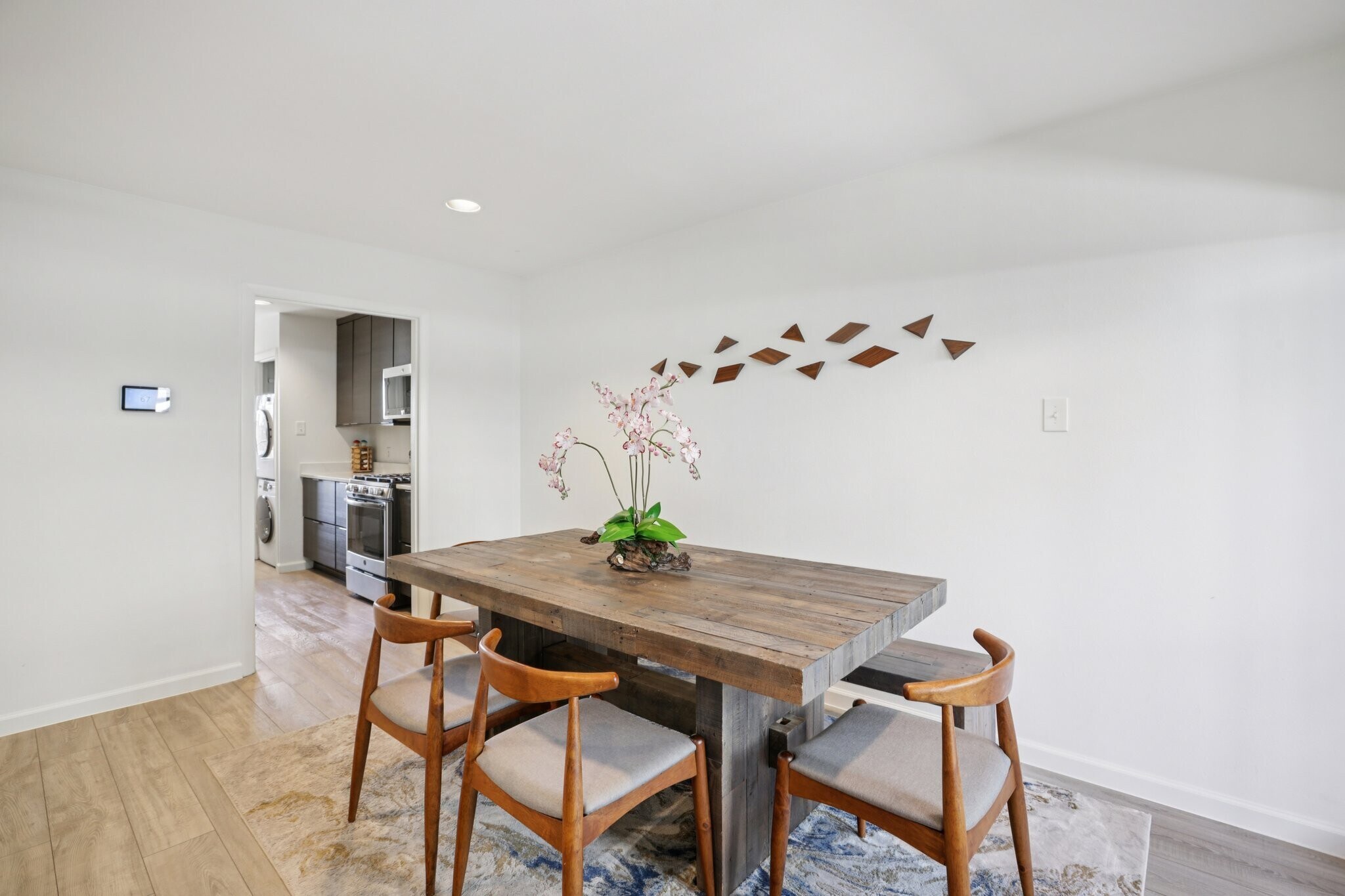 Building Photo - 1106 W 6th St