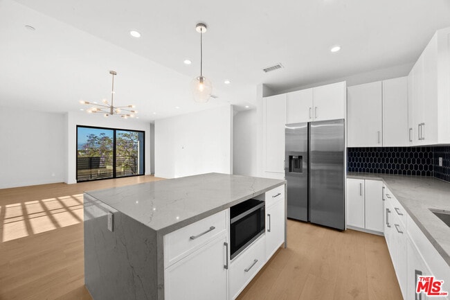 Building Photo - 8900 Sawyer St