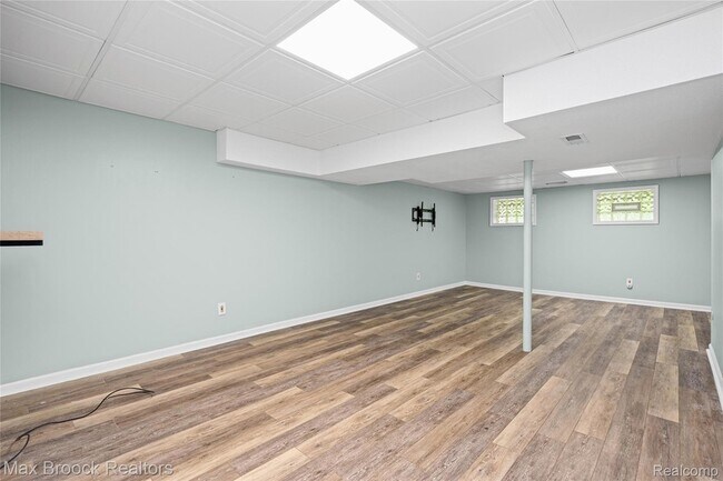 Building Photo - 7432 Azalea Ct