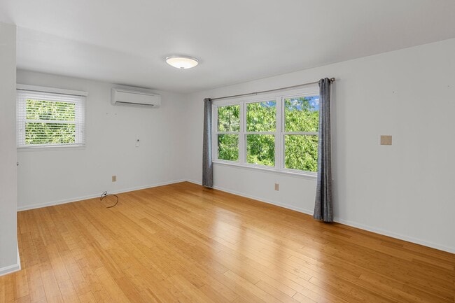 Building Photo - 2-4 Village Park Dr