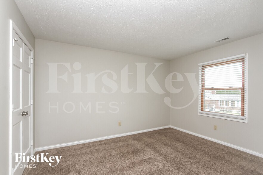 Building Photo - 458 Pebble Way