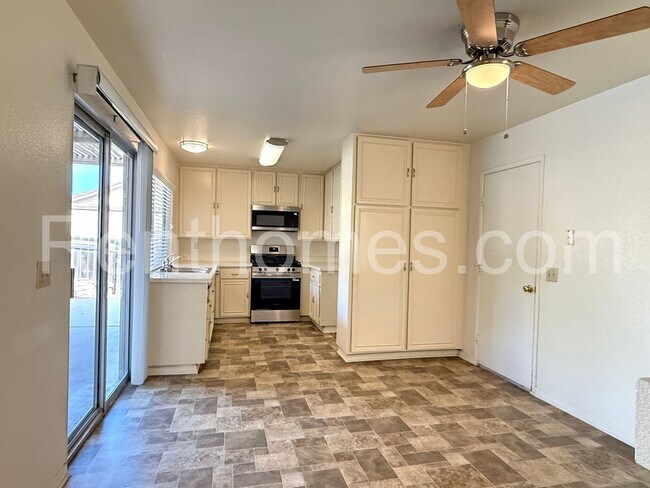 Building Photo - 1553 Palomar Dr