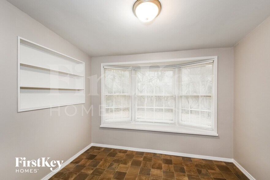 Building Photo - 9846 Rivermont Dr