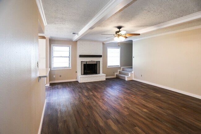 Building Photo - 502 Rosewood Dr