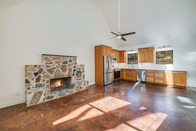 Building Photo - 302 Lago Verde Rd