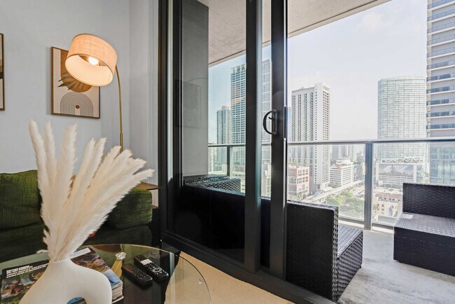 Building Photo - 404 NE 2nd Ave