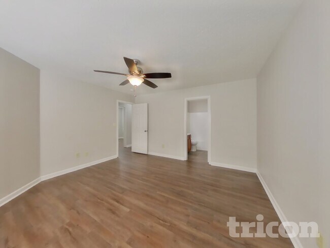 Building Photo - 1039 Central Park Blvd S