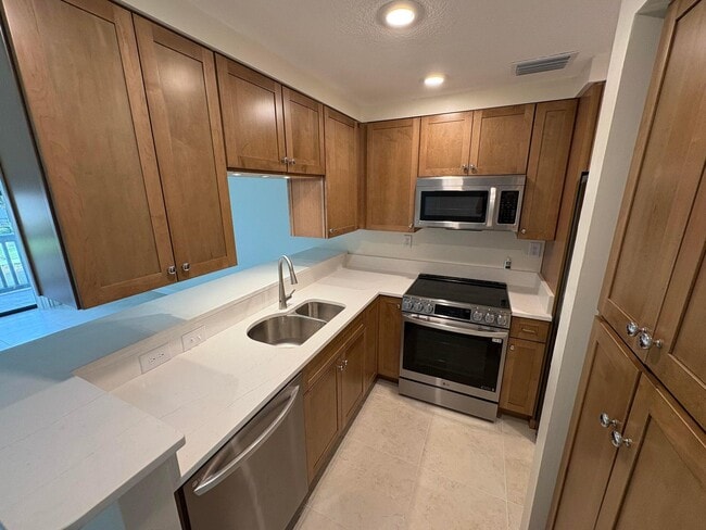 Building Photo - 314 Westlake Ct