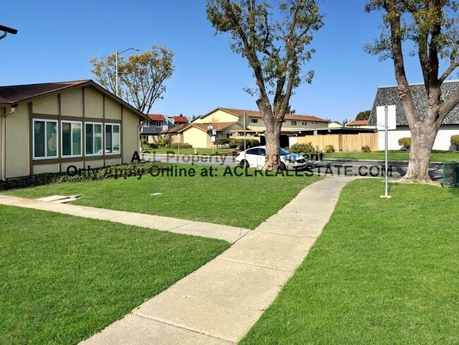 Building Photo - 4163 Rainbow Terrace