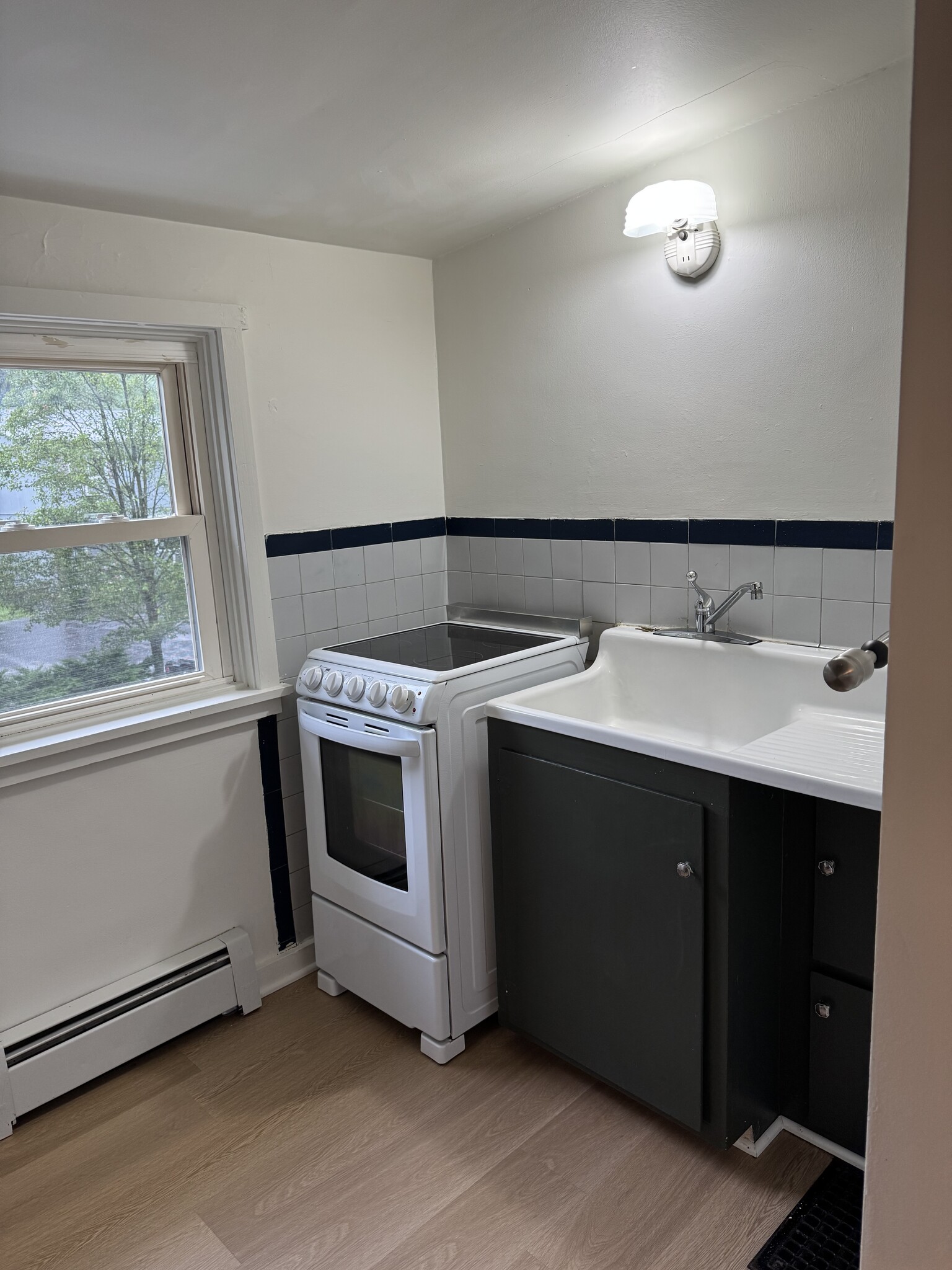 Building Photo - 829 Elmwood St