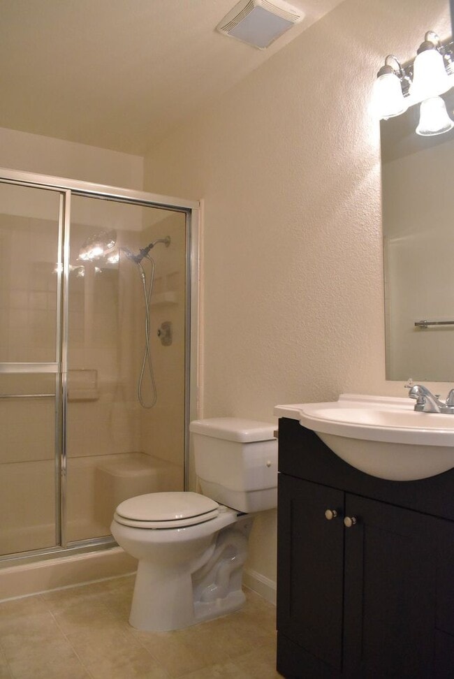 Building Photo - Tastefully updated home close to shopping and remodeled elementary school!