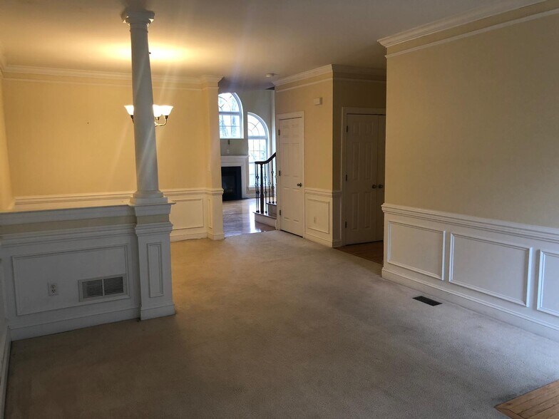 Building Photo - 237 Westbrook Dr