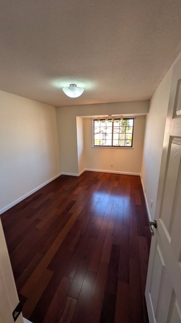 Building Photo - Updated 3 Bed 2.5 Bath Home!