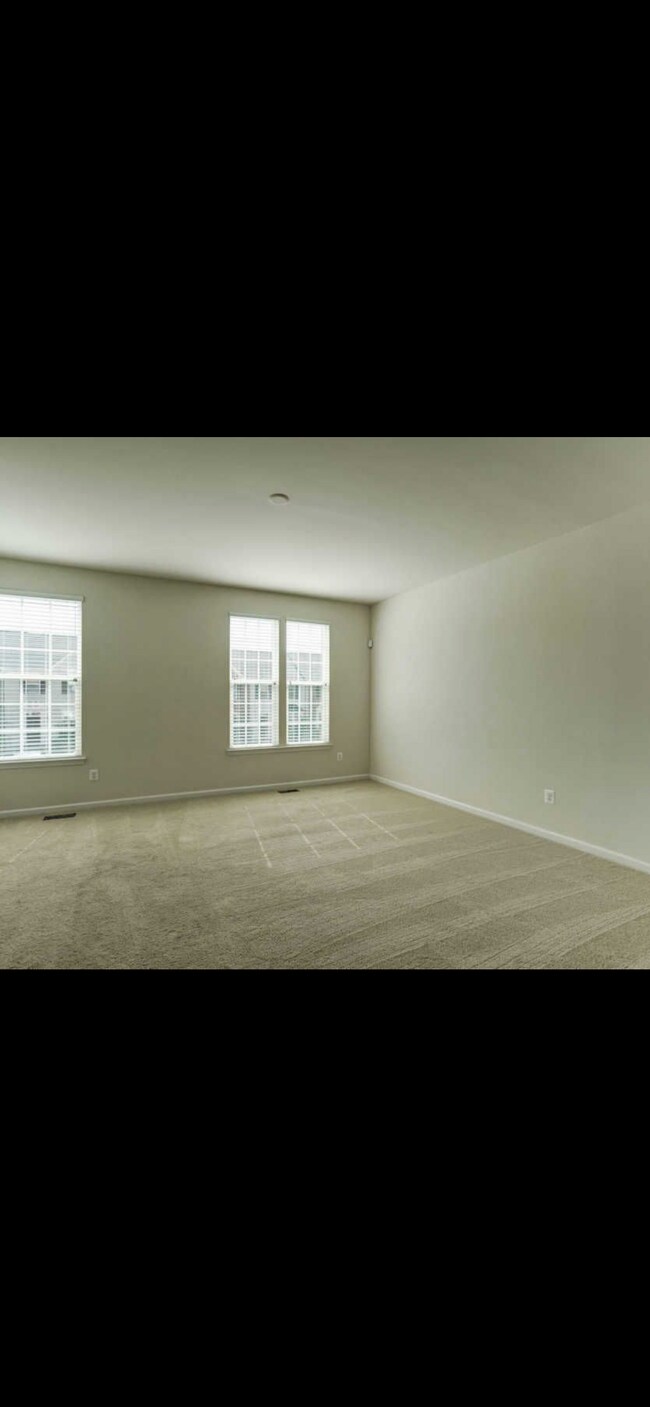 Building Photo - 107 Bancroft Dr