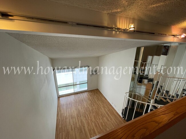 Building Photo - Resort style living! Top Floor Unit with L...