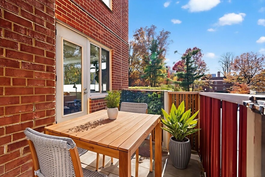 Patio - 4000 Tunlaw Rd NW