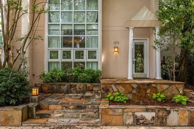 Building Photo - 1214 Cleburne Ave NE