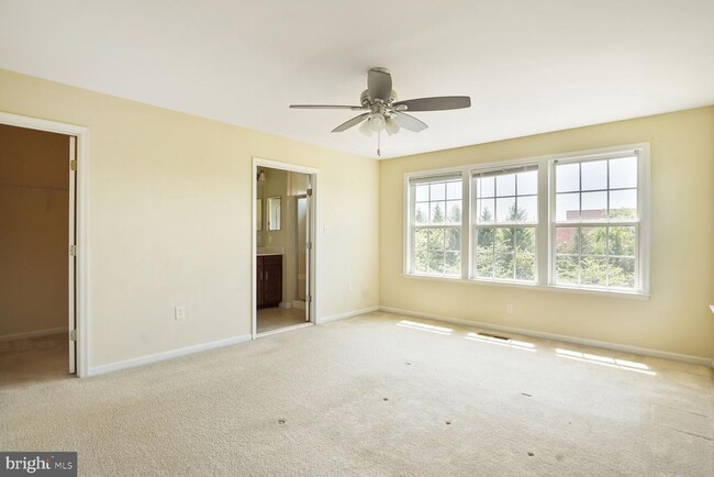 Building Photo - 42777 Hay Rd