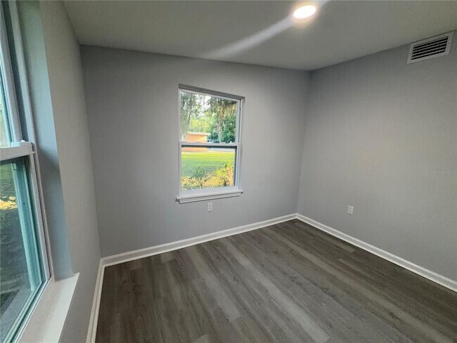 Building Photo - 407 NE 19th Dr