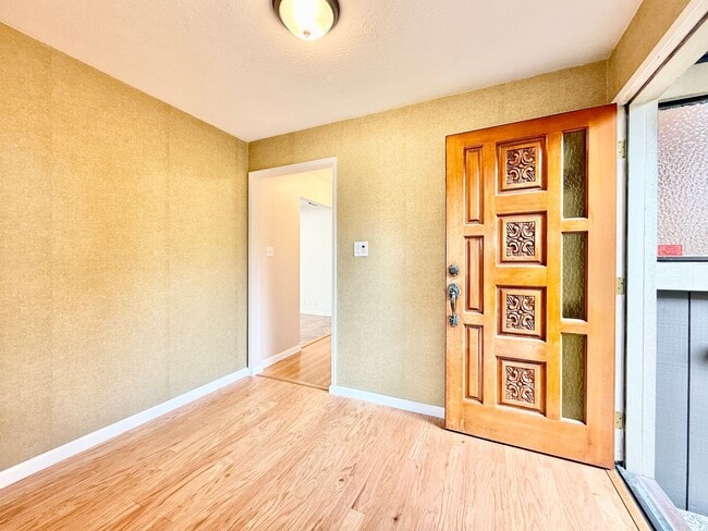 Building Photo - Renovated 3bed/2bath Linda Mar Rancher