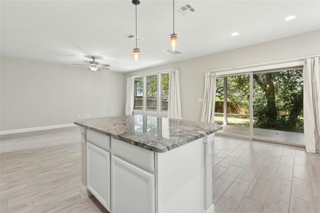 Building Photo - 9800 Betulla Dr