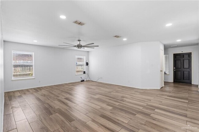 Building Photo - 1103 Sun Valley St