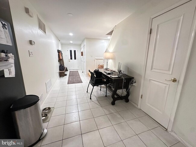 Building Photo - 769 N Ringgold St