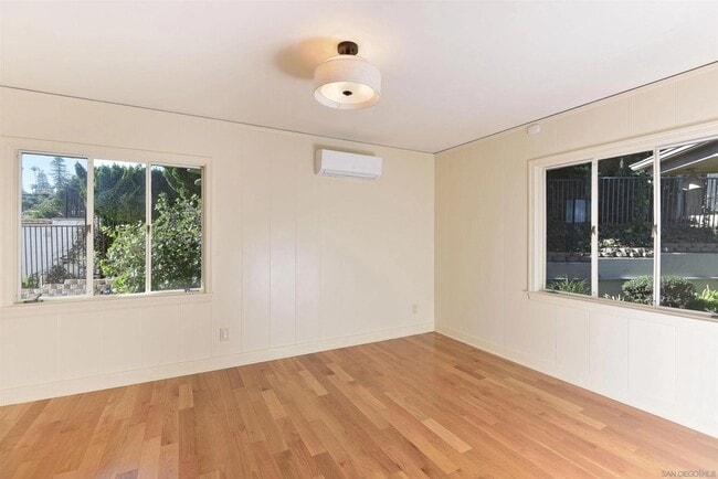 Building Photo - 3125 Qualtrough St