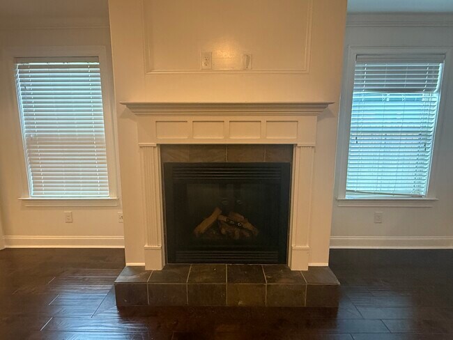 Building Photo - 2423 Deer Run Ct