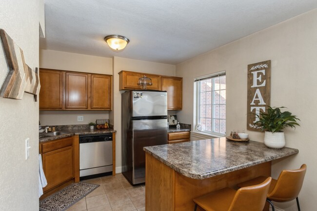 Stainless Steel Appliances & Tile Floor - 212 Grandview Ct