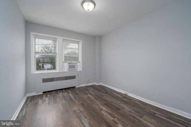 Building Photo - 3050 Mayfield Ave