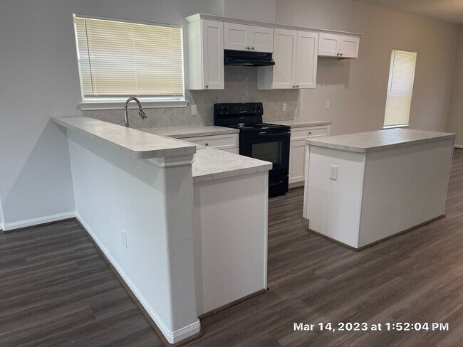 Building Photo - 9014 Everglade Dr