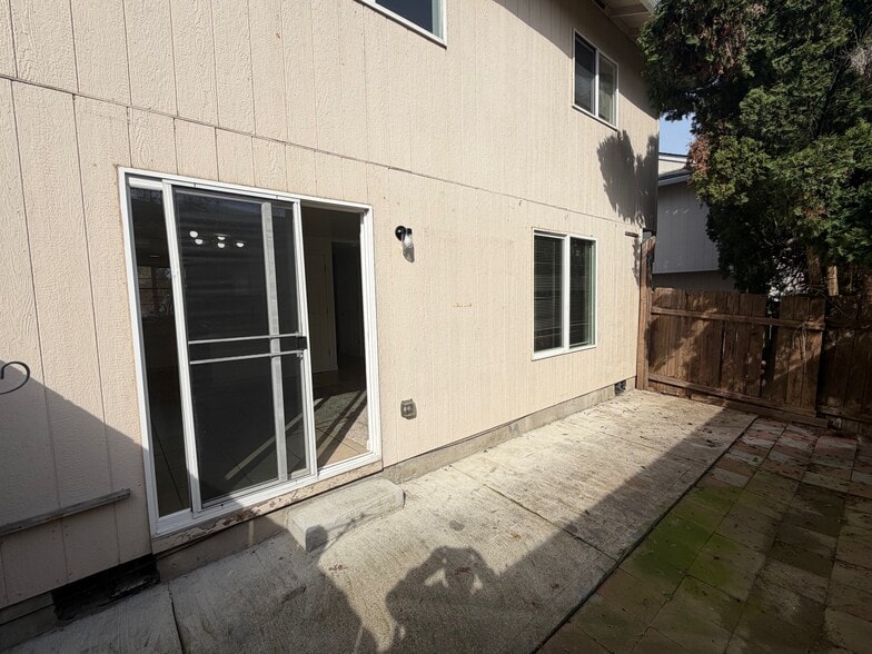 Building Photo - 4338 Ward Pl NE