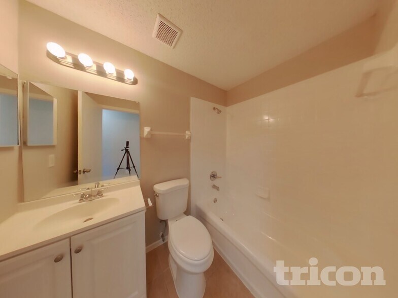 Building Photo - 4522 Reynolds Creek Ave