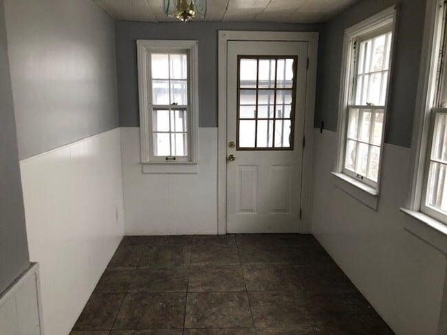 Building Photo - Great 4 Bedroom Home In Harper Woods