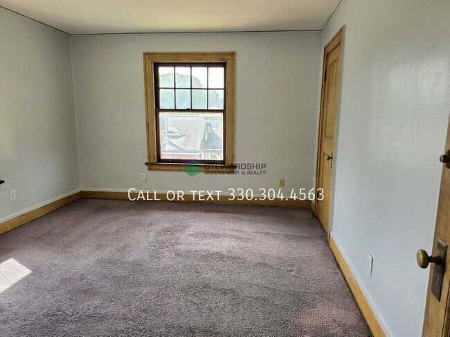 Building Photo - 104 6th St NE