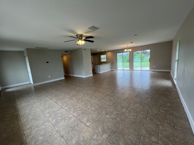 Building Photo - $1,825 ** AVAIL 6/7/25 ** 3 Bed / 2 Bath S...