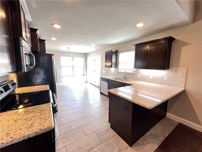 Building Photo - 3214 SW Stonepoint Ave