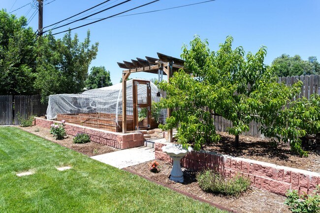 Building Photo - Charming 3BR Home with Updated Amenities &...