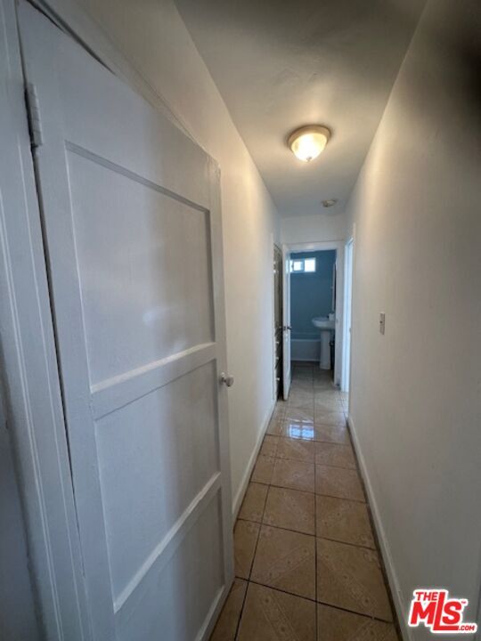 Building Photo - 652 E 74th St