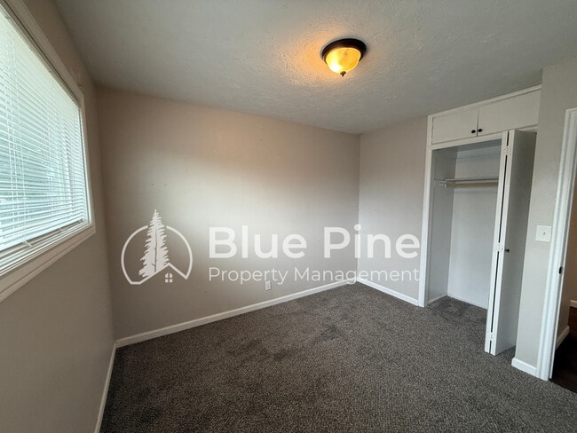 Building Photo - 410 Lincoln Dr