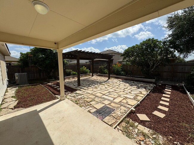 Building Photo - CUTE ONE STORY FEATURING WOOD STYLE VINYL PLANK FLOORING THROUGHOUT*XERISCAPING FOR LITTLE LAWN M...