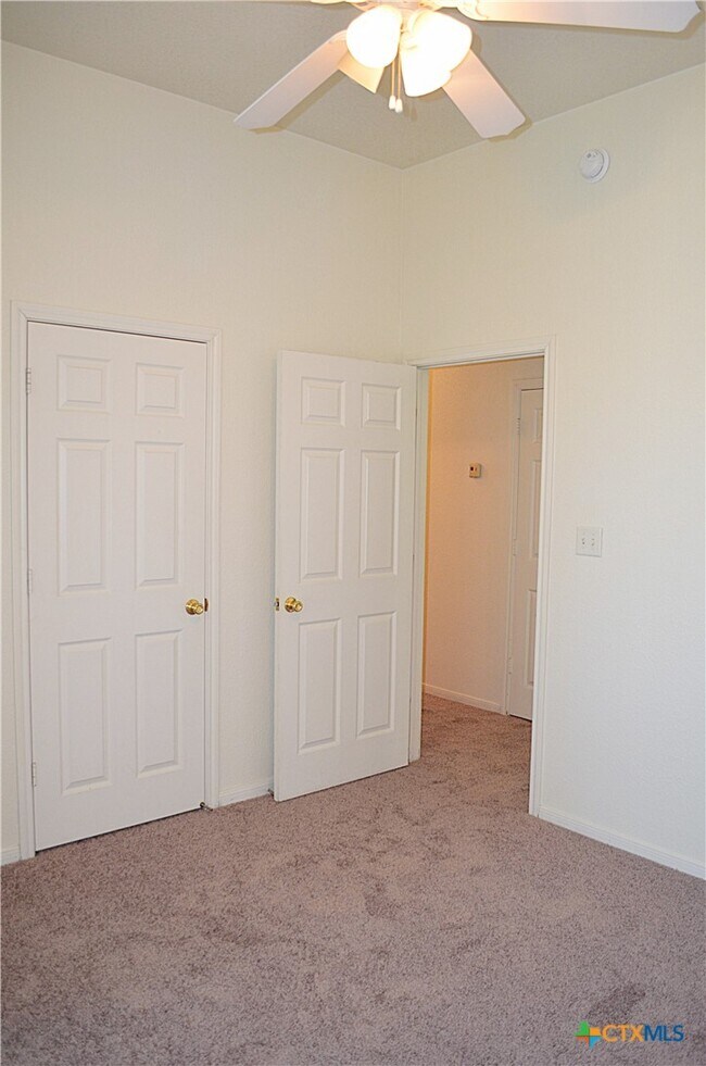 Building Photo - 5802 Venetian Ct