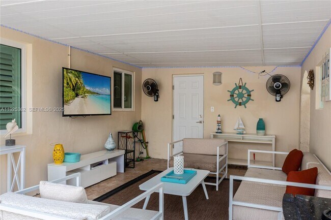 Building Photo - 1900 N Victoria Park Rd