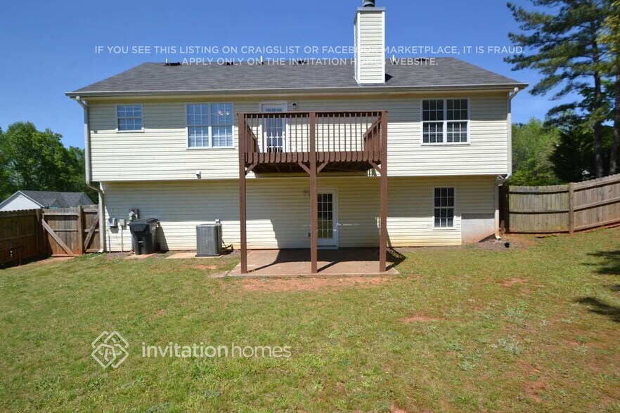 Building Photo - 300 Fieldstone Ln
