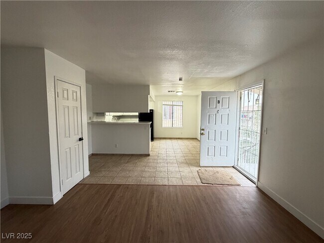 Building Photo - 4750 Thunderbolt Ave