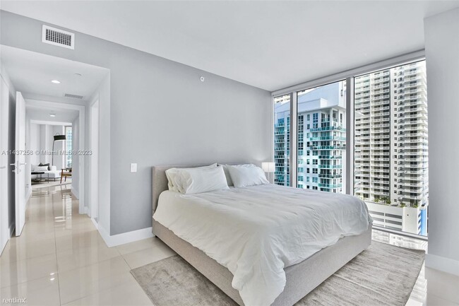 Building Photo - 2 br, 2 bath Condo - 1300 Brickell Bay Dr ...