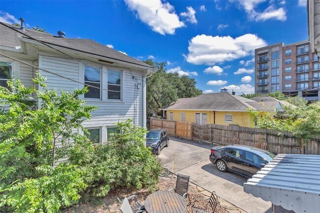 Building Photo - 1133 W Clay St